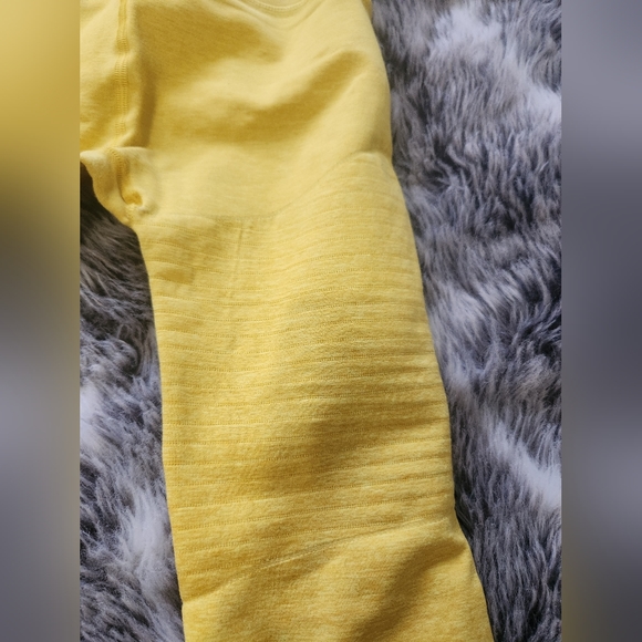 Alphalete yellow leggings - Picture 4 of 5